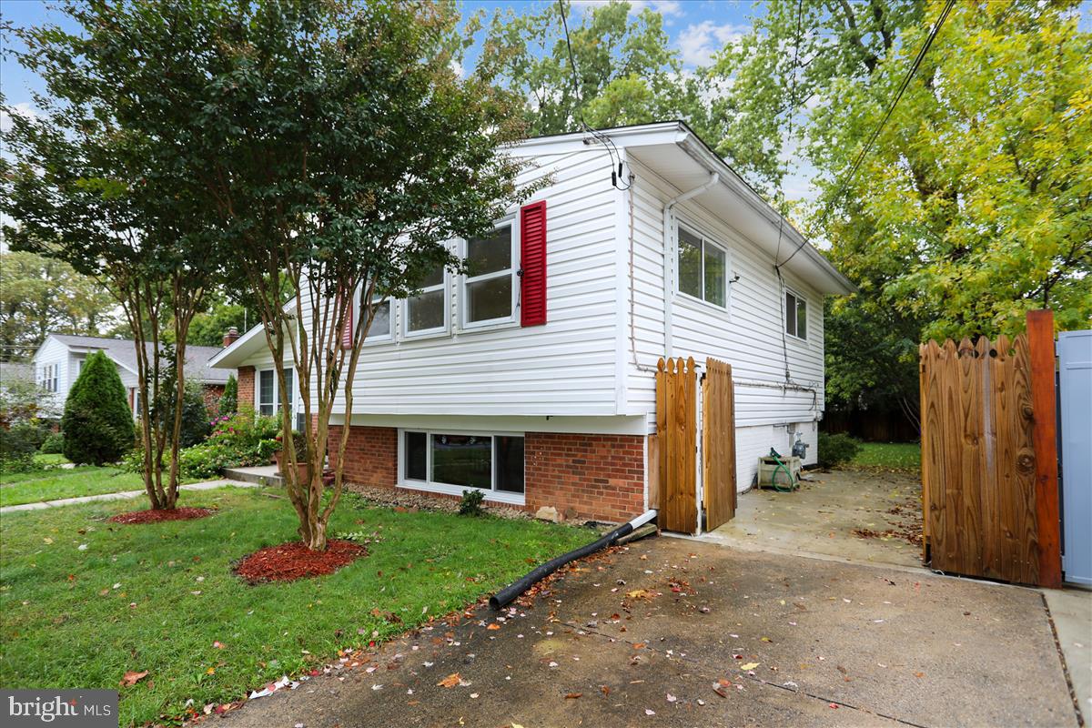 13206 May Court Silver Spring, MD 20906 - Photo 3 of 30 Long driveway