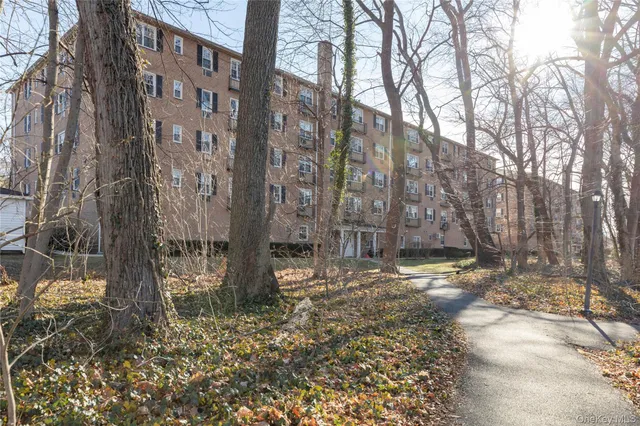 $2,900 | 4 Consulate Drive, Unit 3D, Tuckahoe, NY 10707