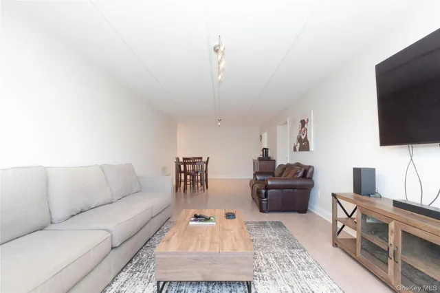 $2,900 | 4 Consulate Drive, Unit 3D, Tuckahoe, NY 10707