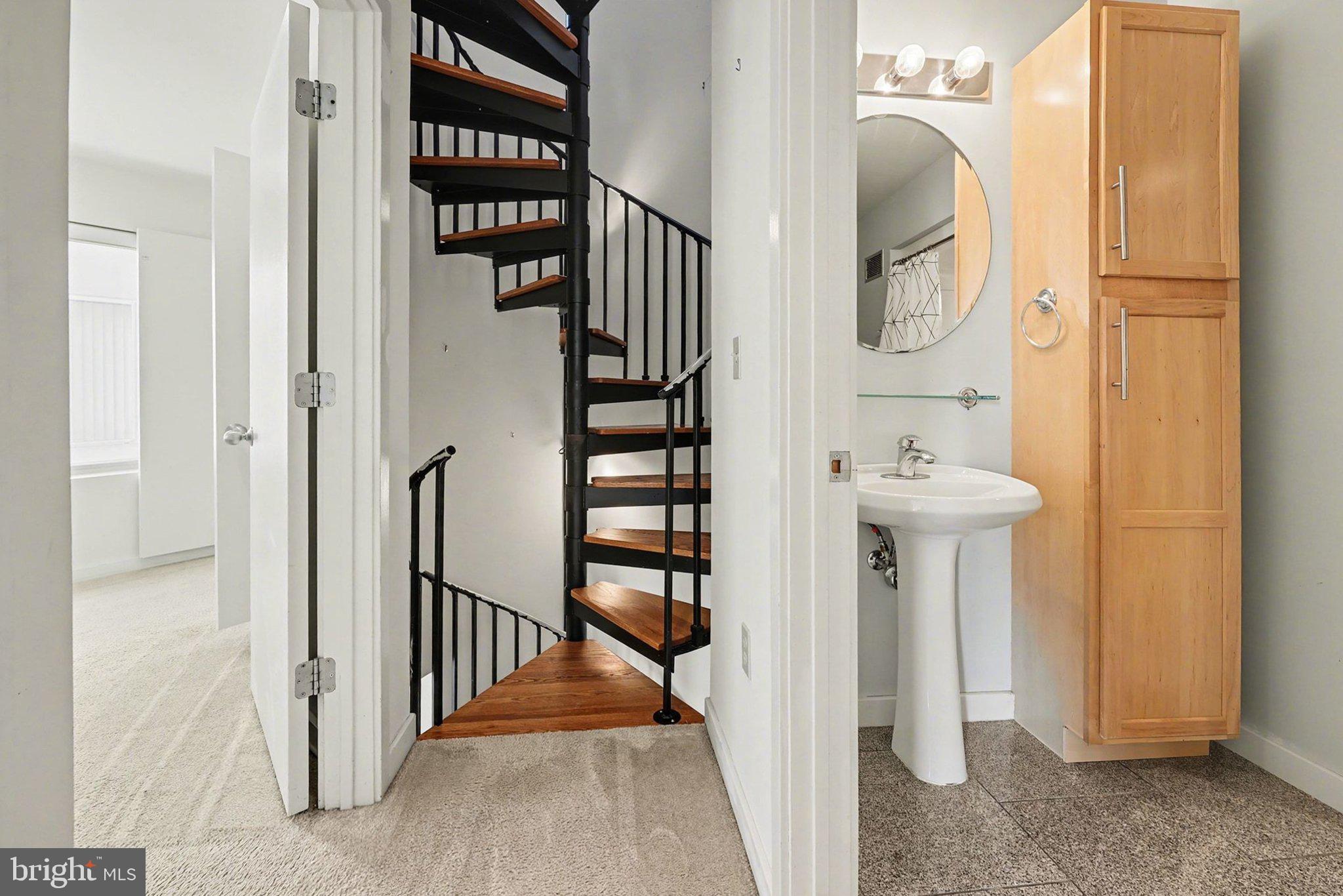 112 Blue Ridge Circle Harrisburg, PA 17110 - Photo 11 of 35 2nd Floor - Hallway