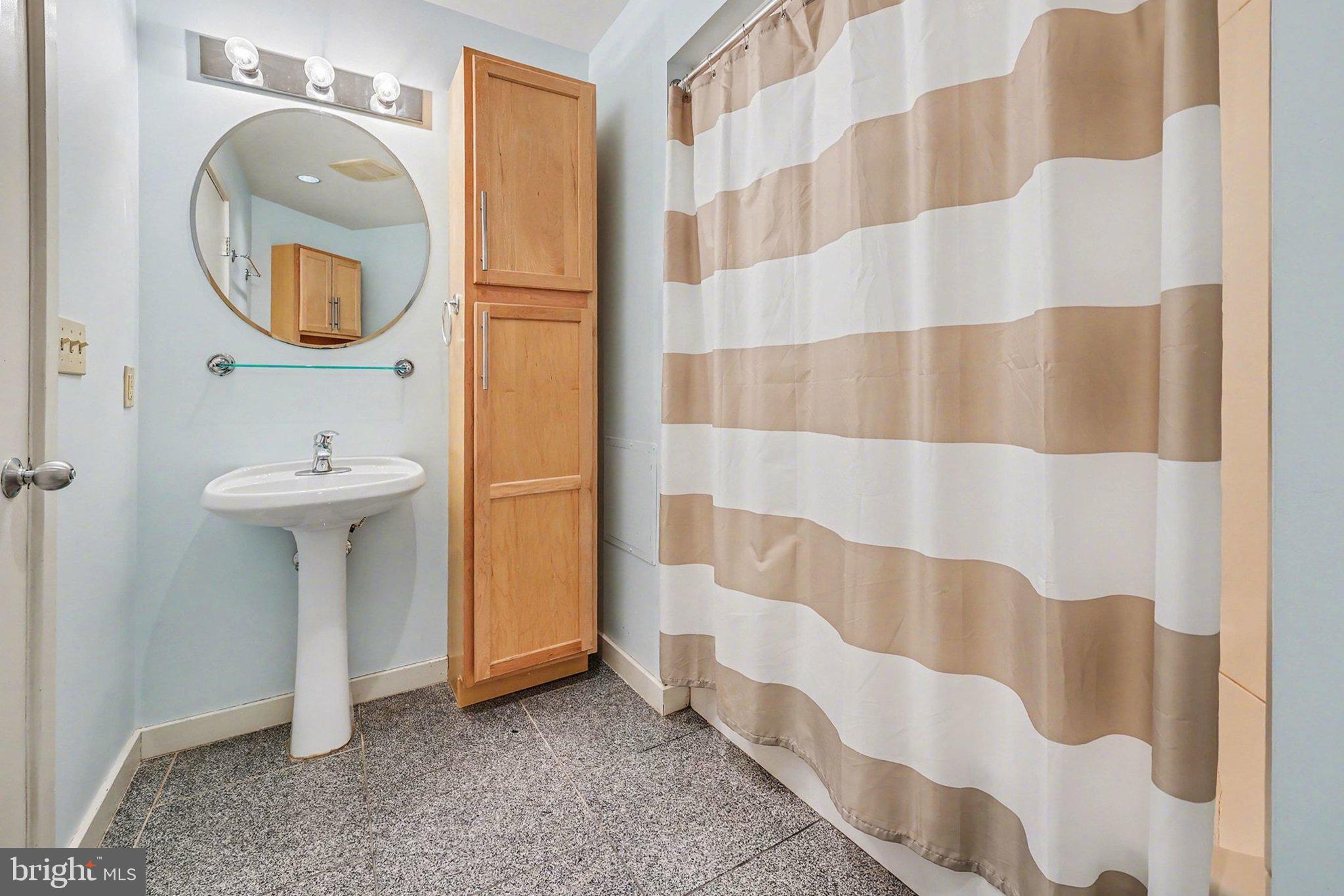 112 Blue Ridge Circle Harrisburg, PA 17110 - Photo 19 of 35 3rd Floor - Full Bathroom