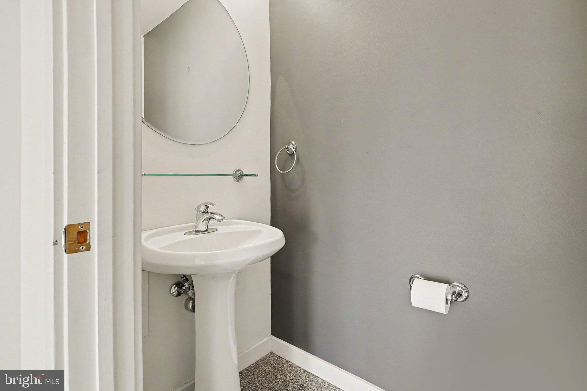 112 Blue Ridge Circle Harrisburg, PA 17110 - Photo 27 of 35 1st Floor - Half Bath