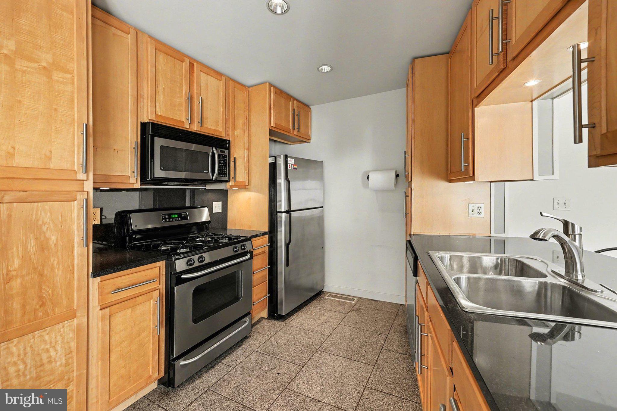 112 Blue Ridge Circle Harrisburg, PA 17110 - Photo 7 of 35 Gas Stove