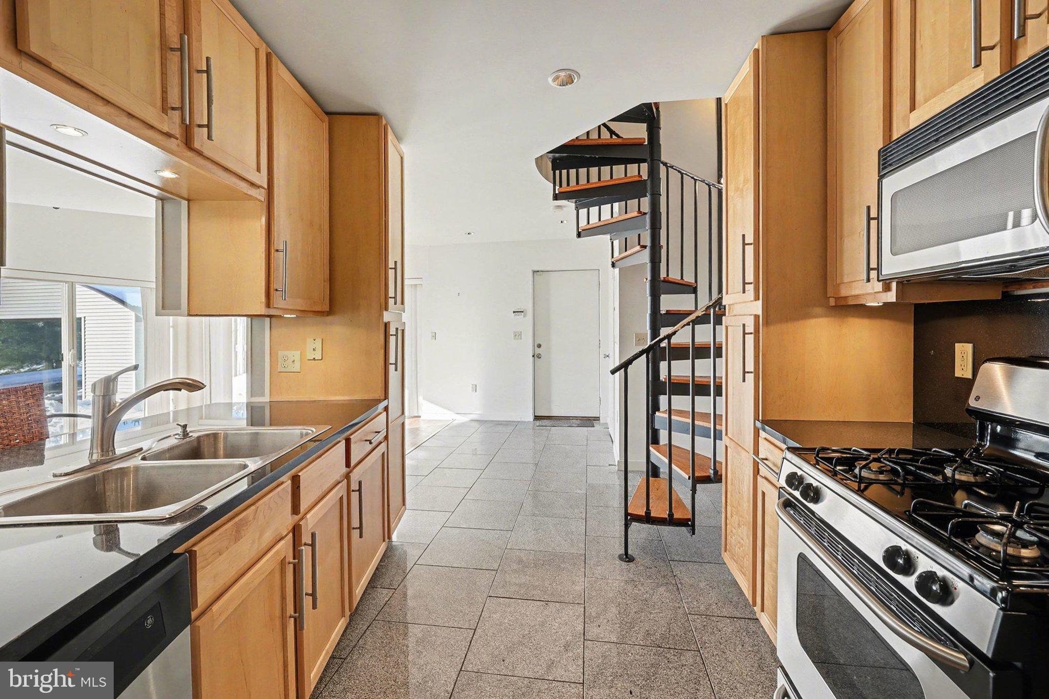 112 Blue Ridge Circle Harrisburg, PA 17110 - Photo 8 of 35