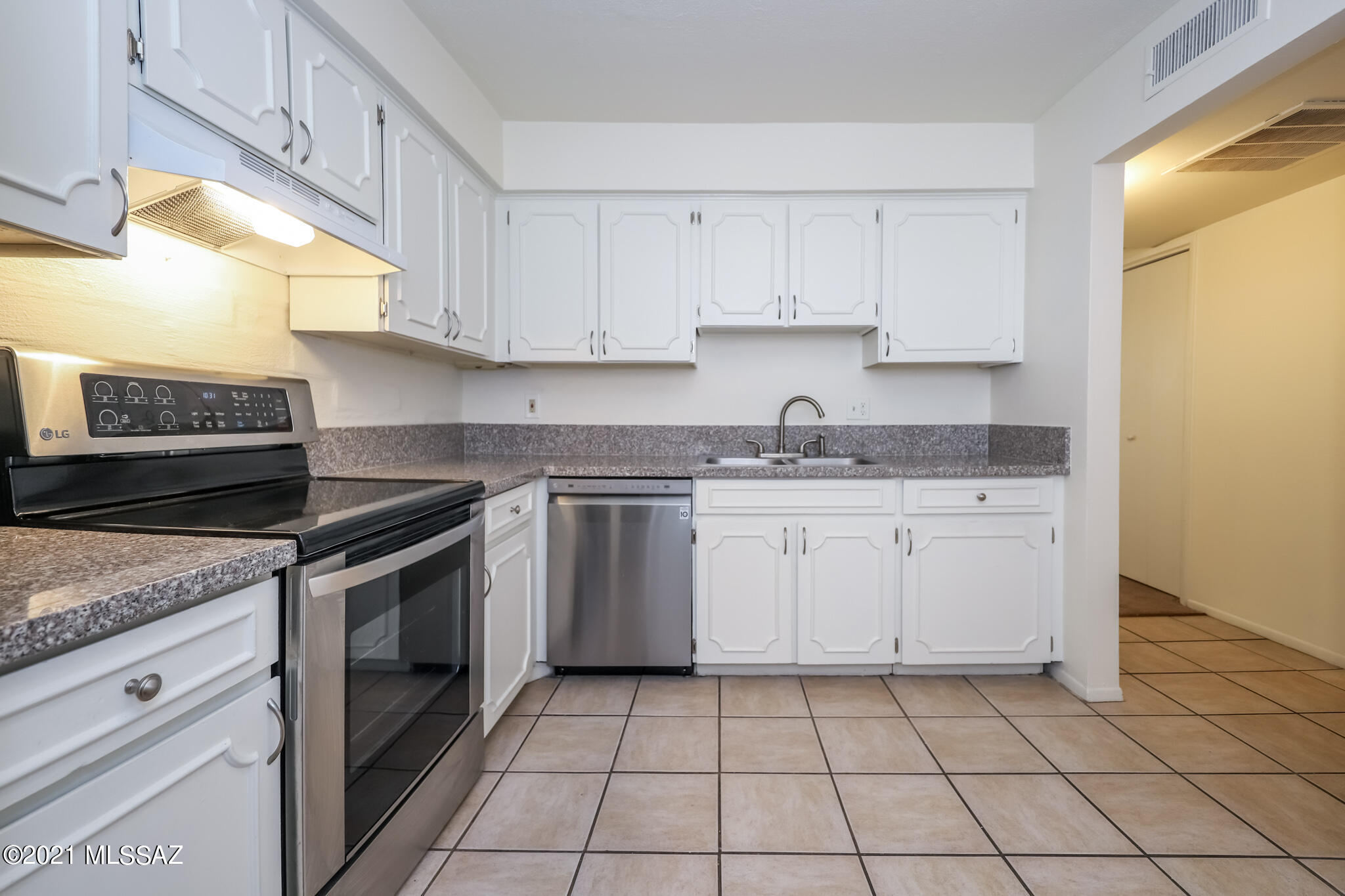 1343 East Fort Lowell Road, Unit B Tucson, AZ 85719 - Photo 6 of 18
