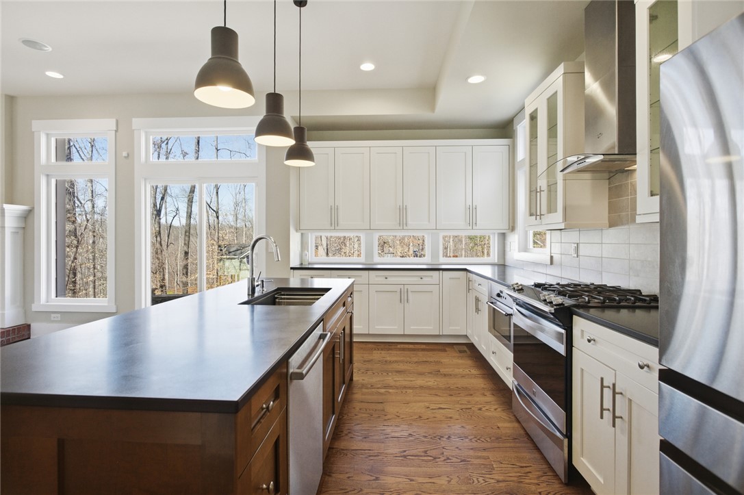 401 Promontory Ridge Seneca, SC 29672 - Photo 17 of 45 Kitchen