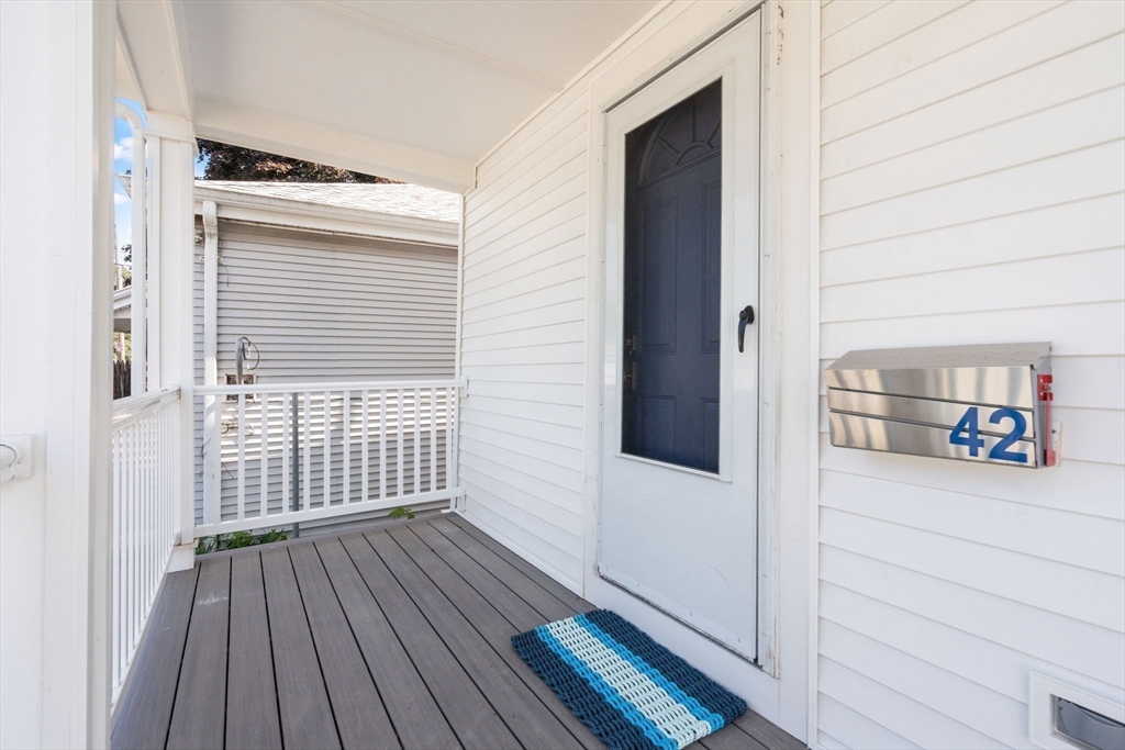 42 Riverside Avenue Swansea, MA 02777 - Photo 4 of 23