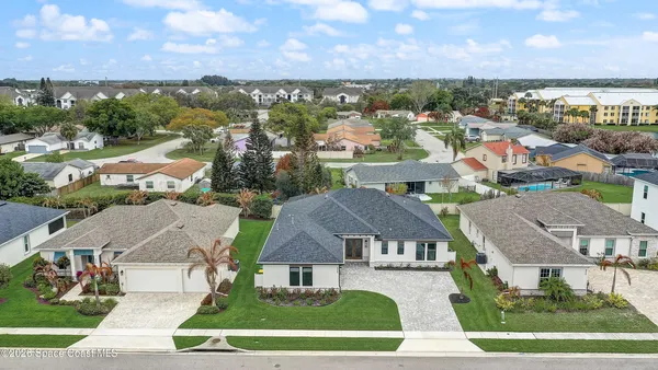 a en suite bathroom with double sink and a mirror