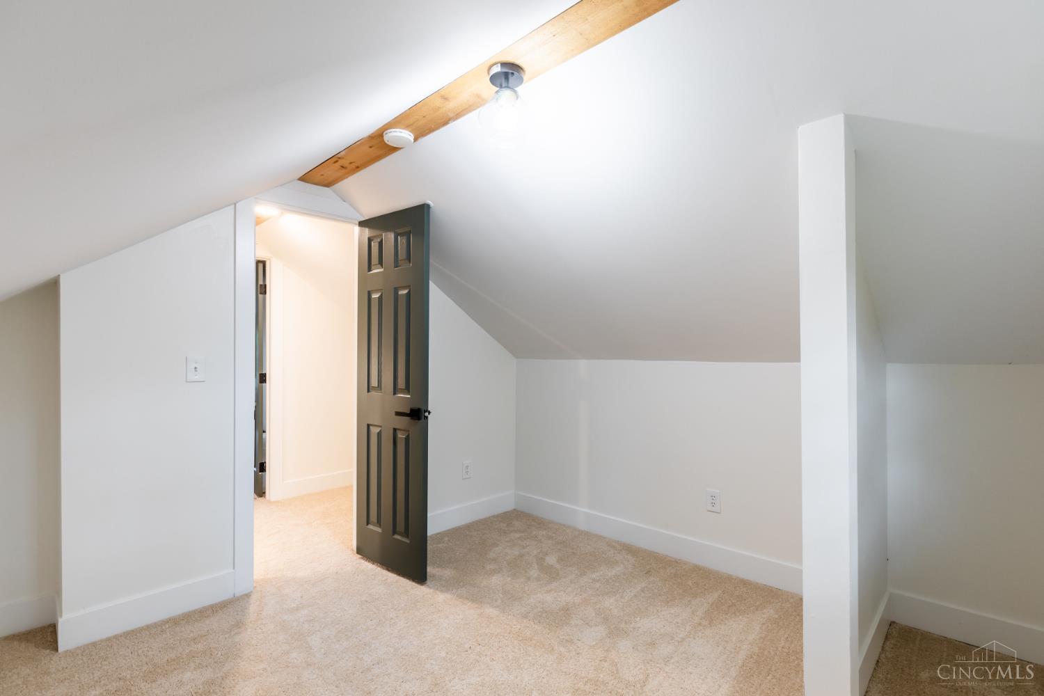 10443 Burlington Road Cincinnati, OH 45231 - Photo 22 of 31