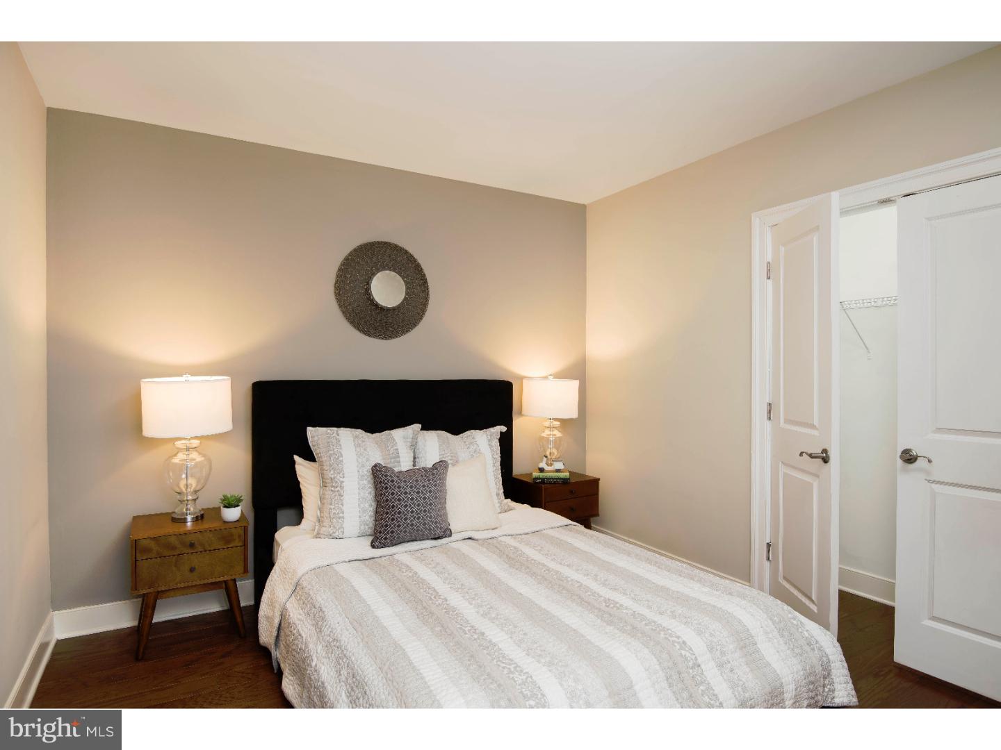 1900-20 Arch Street, Unit 1017 Philadelphia, PA 19103 - Photo 7 of 30 a bedroom with a bed and a window