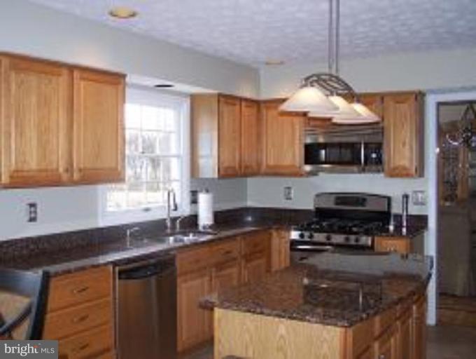 17250 Spates Hill Road Poolesville, MD 20837 - Photo 4 of 27 Upgraded Center Island Kitchen!