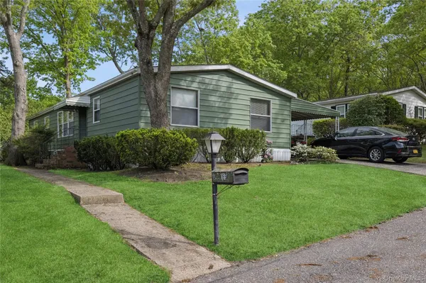 $149,000 | 525 Riverleigh Avenue, Unit 169, Riverhead, NY 11901