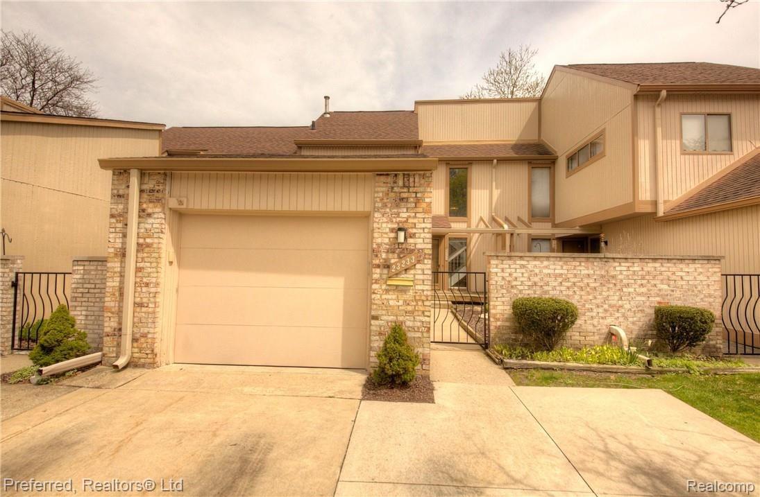 23233 Farmington Road Farmington, MI 48336 - Photo 1 of 41 P1.jpg