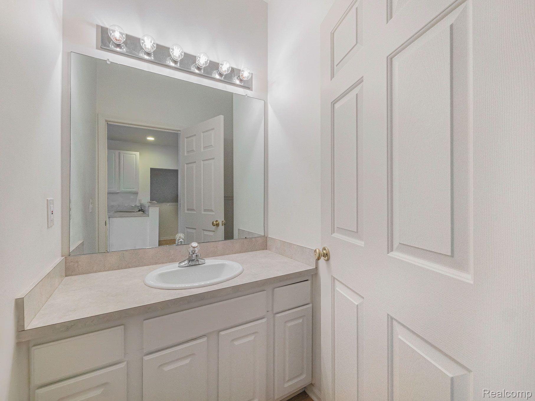 526 Cherry Orchard Road Canton, MI 48188 - Photo 25 of 26 Gallery Image 25