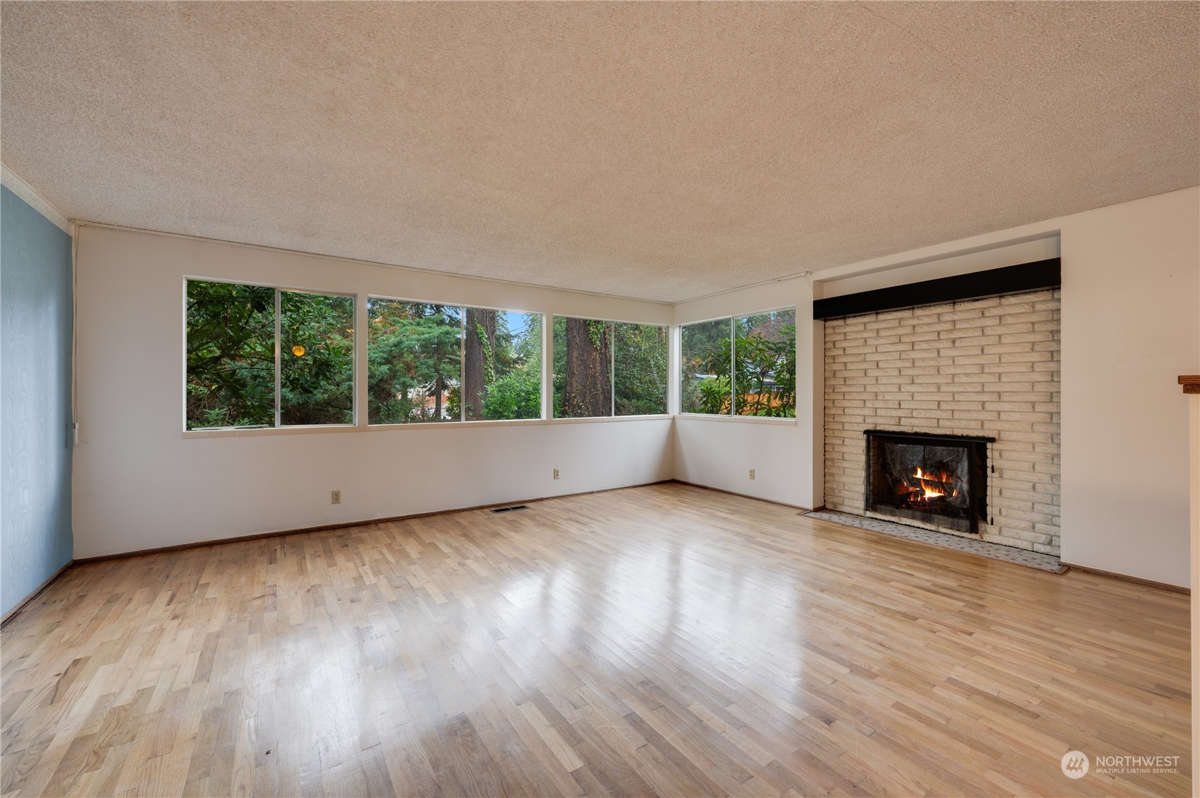 711 15th Street Southwest Edmonds, WA 98020 - Photo 3 of 26 Gallery Image 3