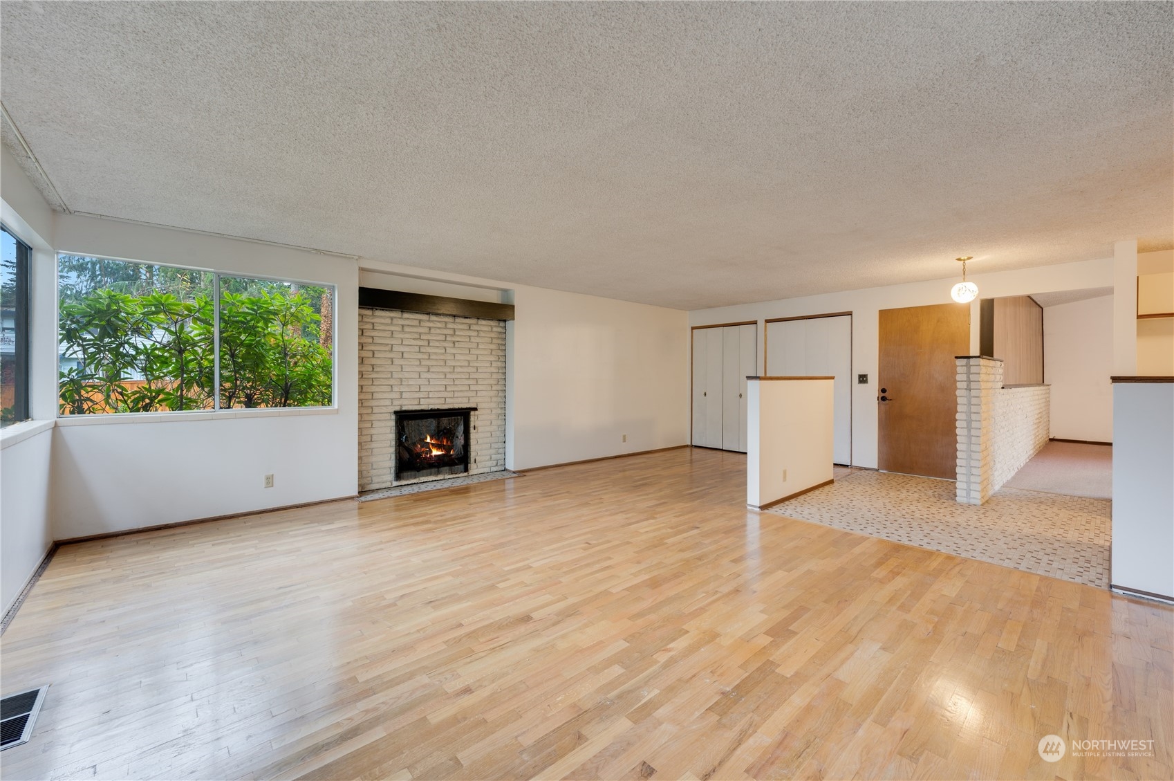 711 15th Street Southwest Edmonds, WA 98020 - Photo 4 of 26 Gallery Image 4