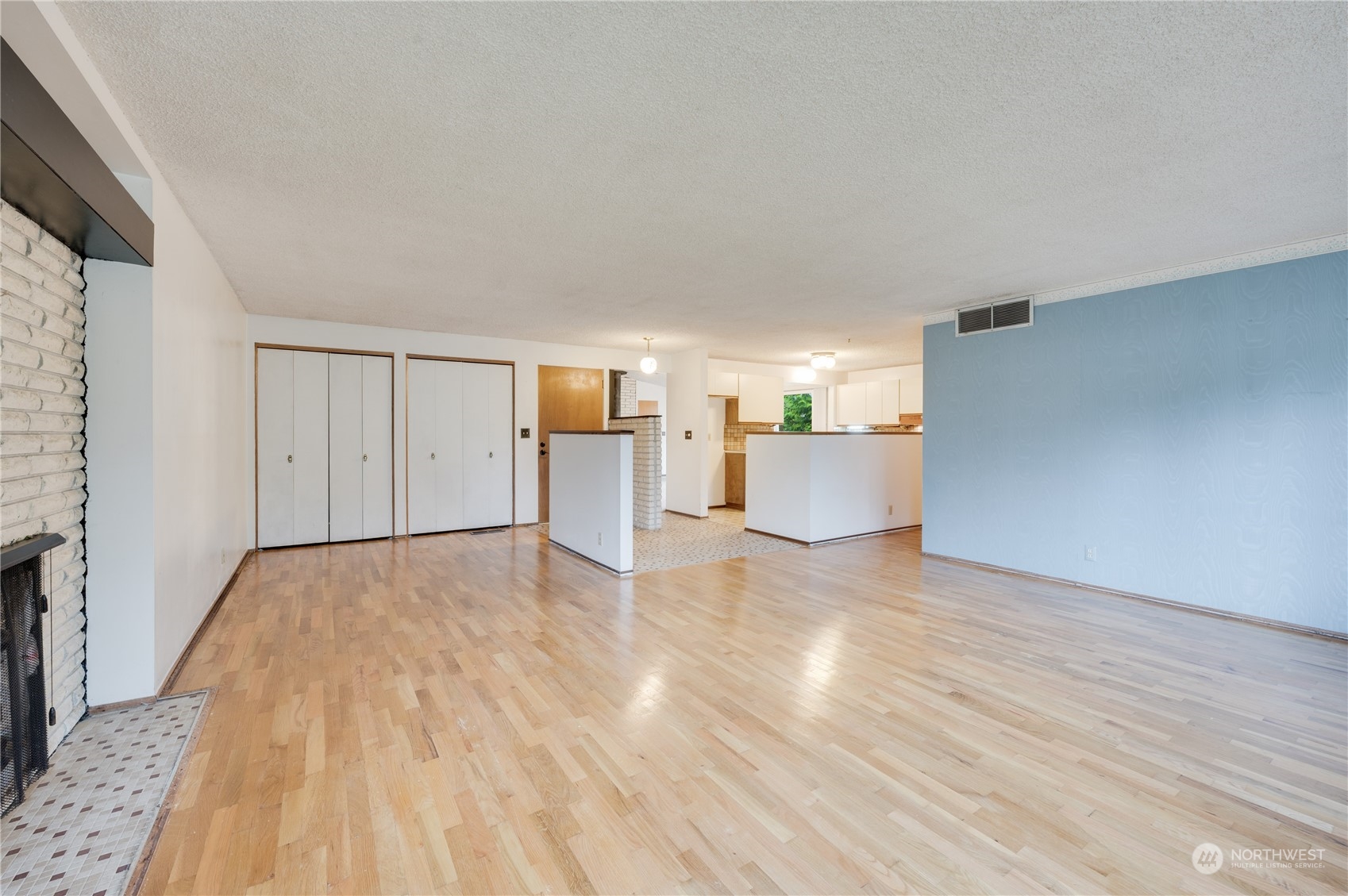 711 15th Street Southwest Edmonds, WA 98020 - Photo 5 of 26 Gallery Image 5