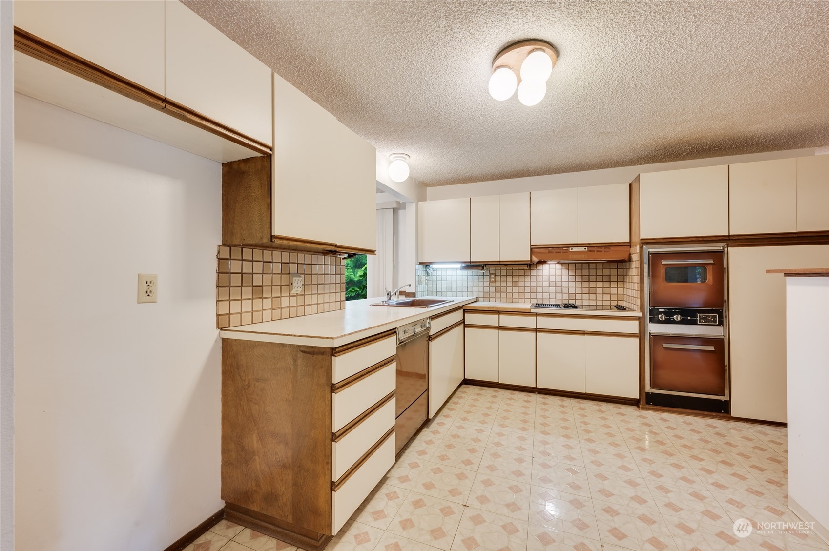 711 15th Street Southwest Edmonds, WA 98020 - Photo 6 of 26 Gallery Image 6