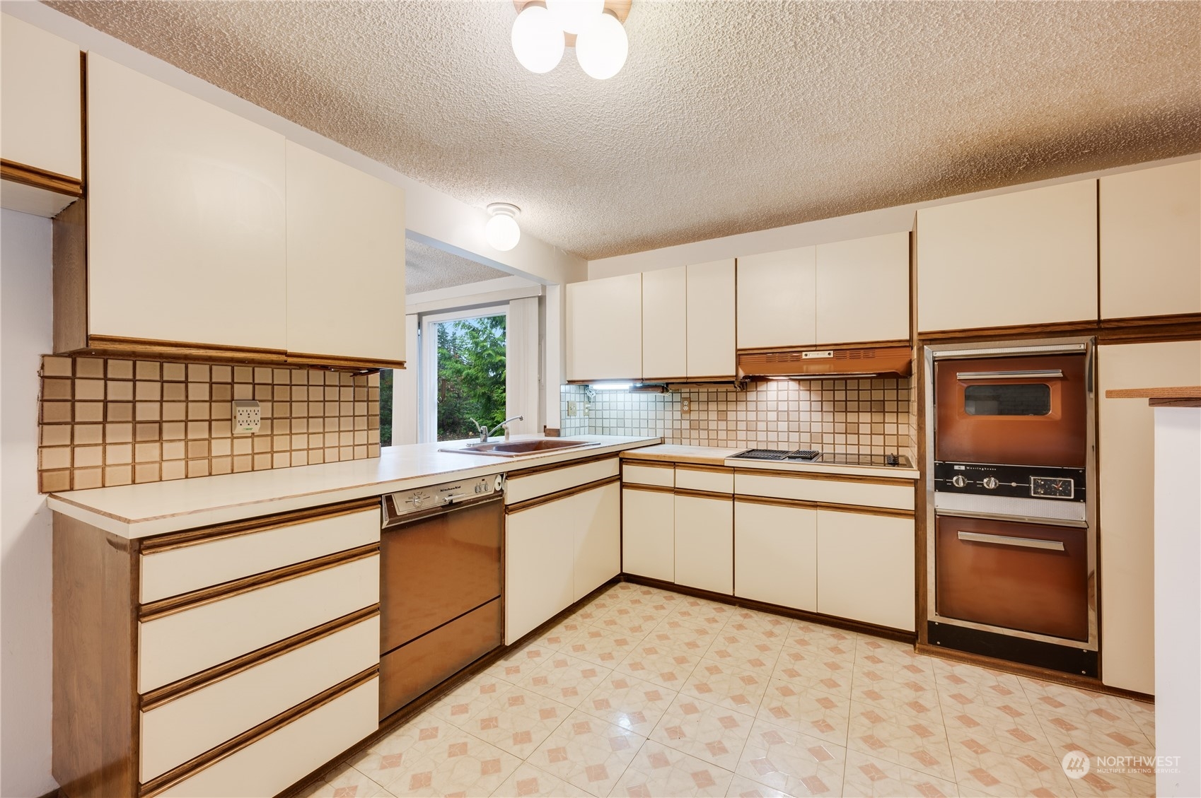 711 15th Street Southwest Edmonds, WA 98020 - Photo 7 of 26 Gallery Image 7