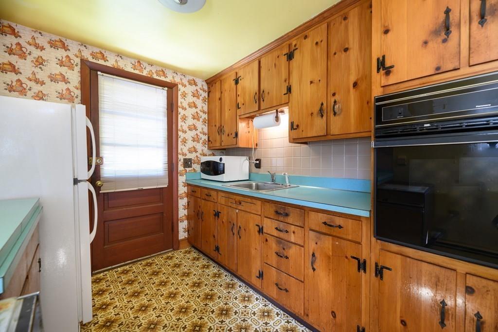 264 Commonwealth Road Wayland, MA 01778 - Photo 7 of 13 Gallery Image 7