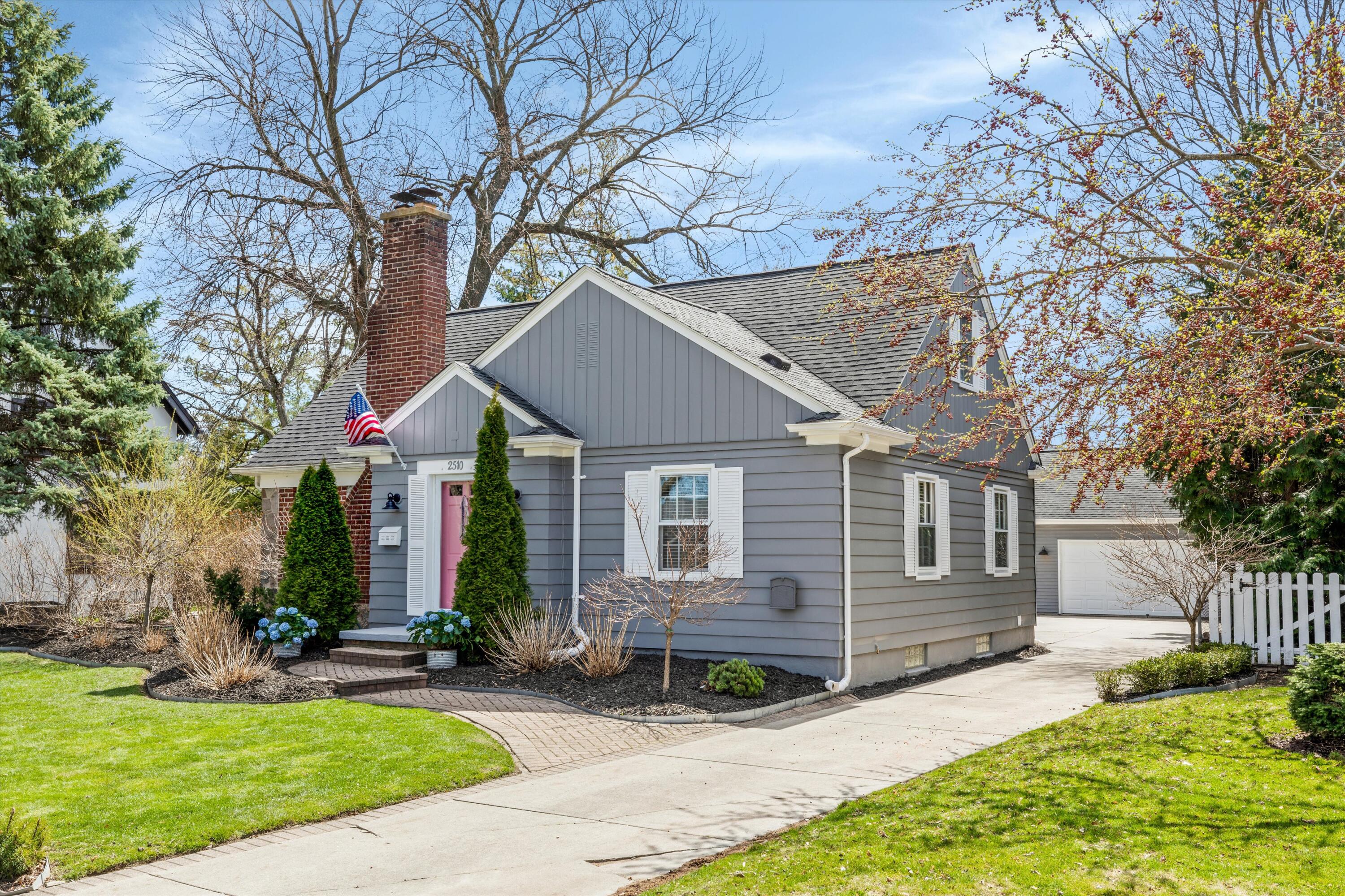 2510 Yorkshire Road Birmingham, MI 48009 - Photo 2 of 54 02-2510 Yorkshire Rd 051
