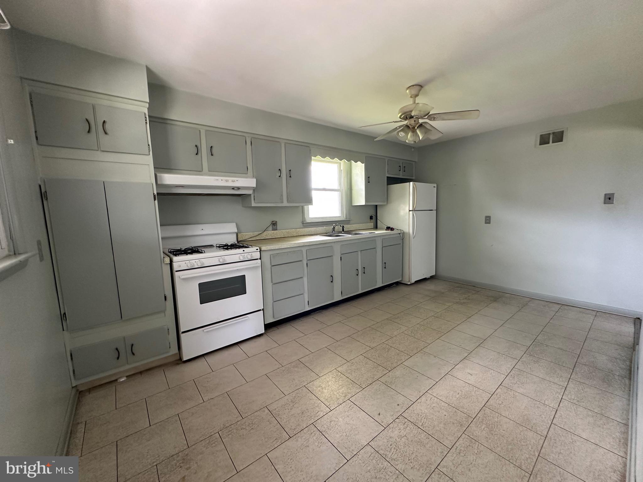 1170 Ruth Street York, PA 17408 - Photo 5 of 13 Gallery Image 5