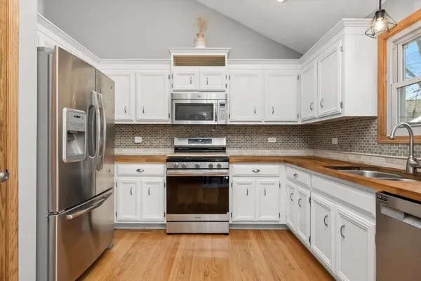 $450,000 | 11144 Denny Avenue, Mokena, IL 60448