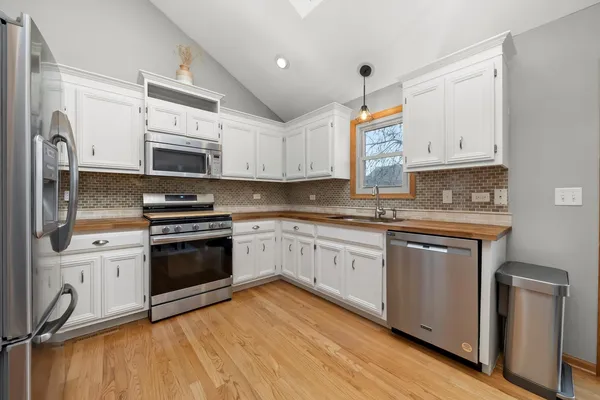 $450,000 | 11144 Denny Avenue, Mokena, IL 60448