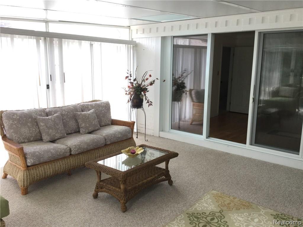 3297 Sherbourne Road Detroit, MI 48221 - Photo 20 of 37 florida room3 sherbourne.jpg