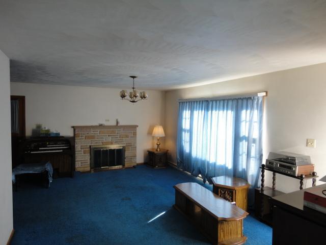 278 Pulaski Road Pulaski, PA 16143 - Photo 3 of 6 Living Room.