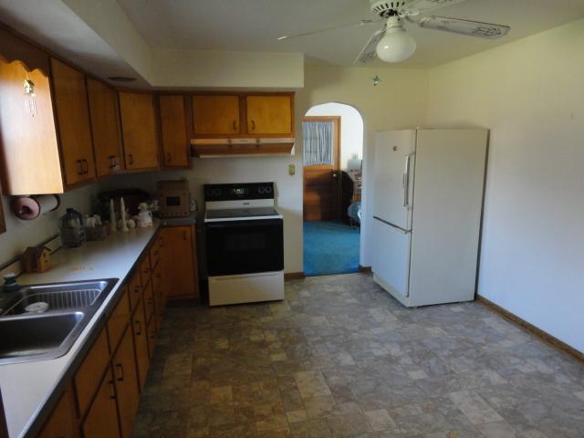 278 Pulaski Road Pulaski, PA 16143 - Photo 4 of 6 Kitchen.