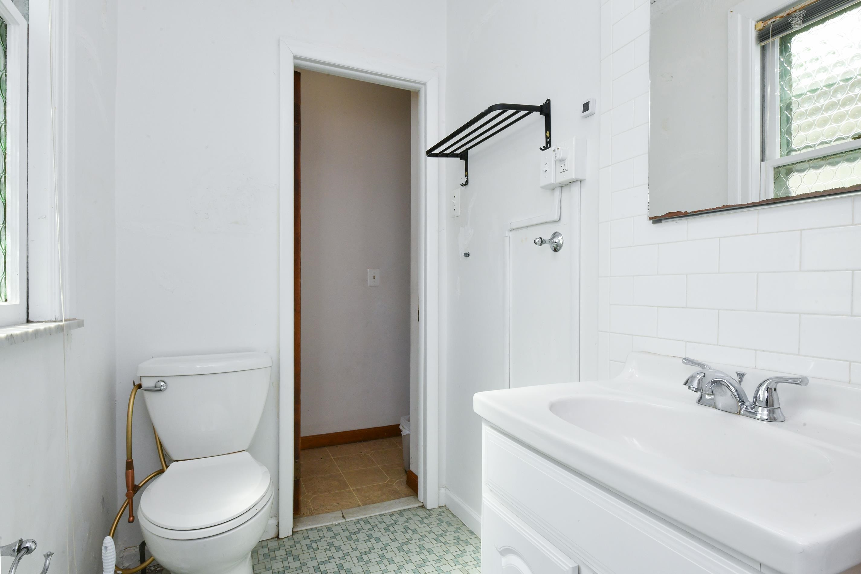 241 Maple Street Secaucus, NJ 07094 - Photo 23 of 34