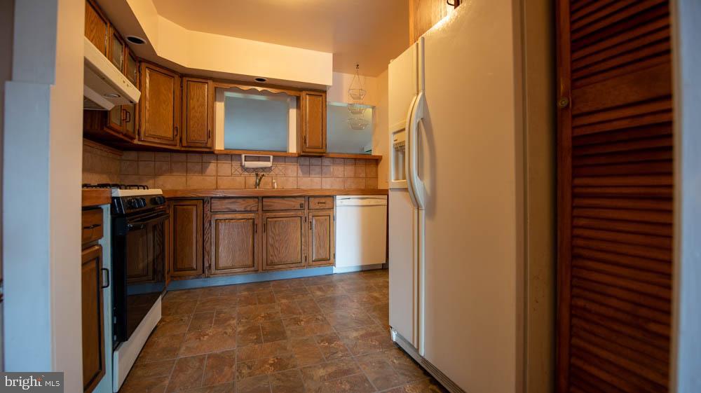 1032 Collwood Road Catonsville, MD 21228 - Photo 2 of 23 Kitchen