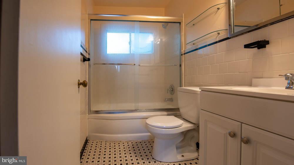 1032 Collwood Road Catonsville, MD 21228 - Photo 14 of 23 Full bath