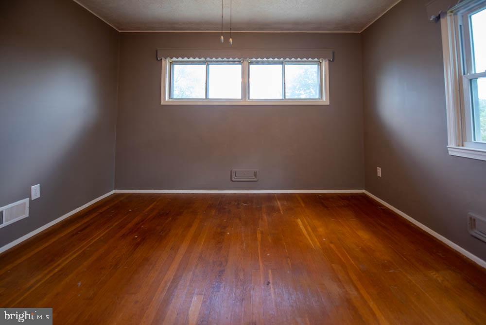 1032 Collwood Road Catonsville, MD 21228 - Photo 15 of 23 Primary bedroom