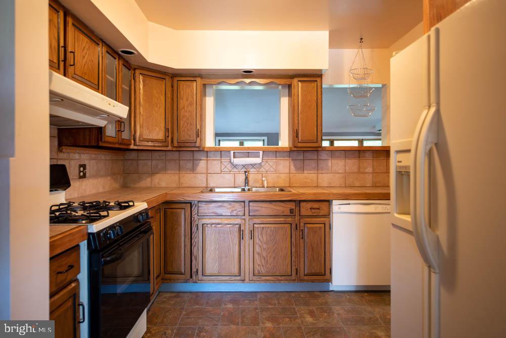 1032 Collwood Road Catonsville, MD 21228 - Photo 4 of 23 Kitchen