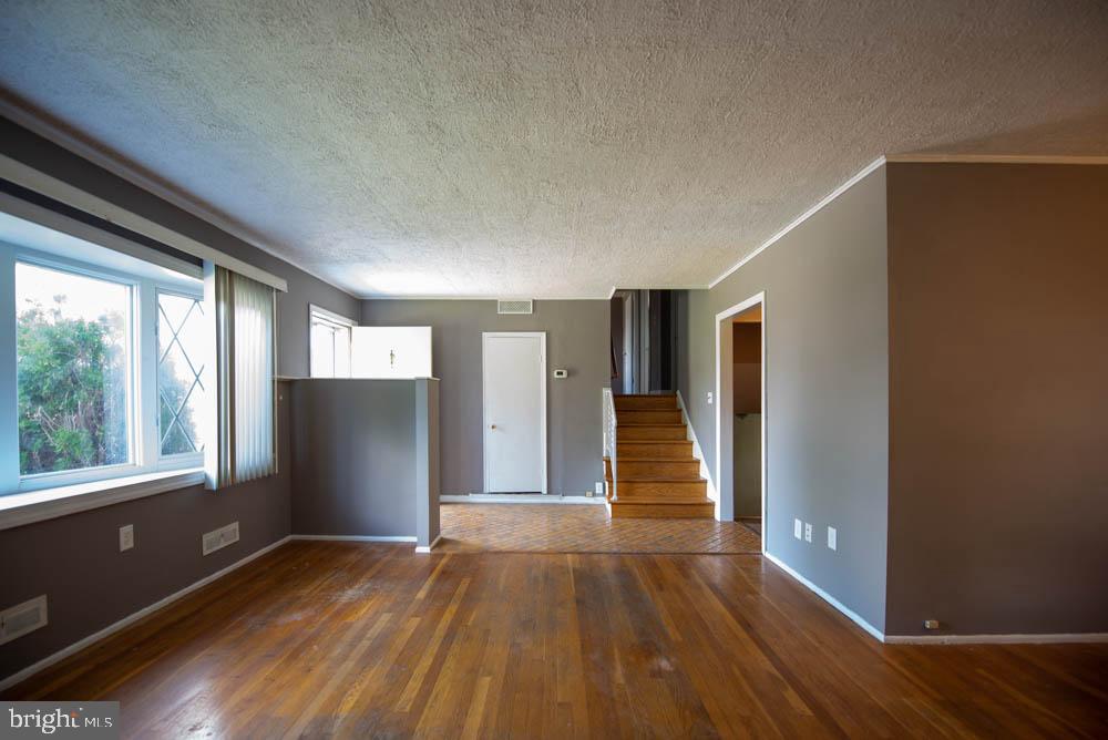 1032 Collwood Road Catonsville, MD 21228 - Photo 9 of 23 Living Room