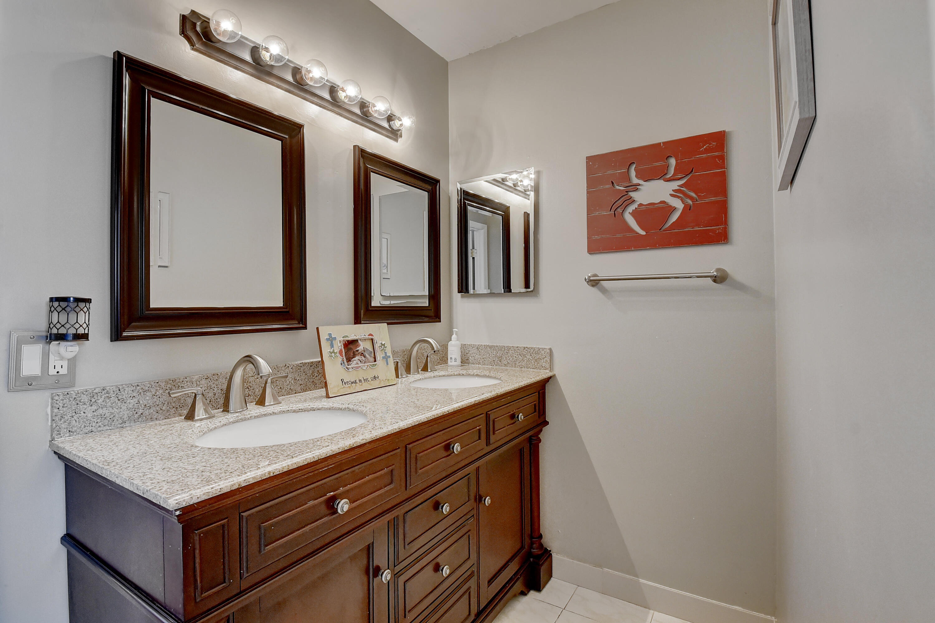 10340 Sunstream Lane Boca Raton, FL 33428 - Photo 23 of 34 2nd Bathroom