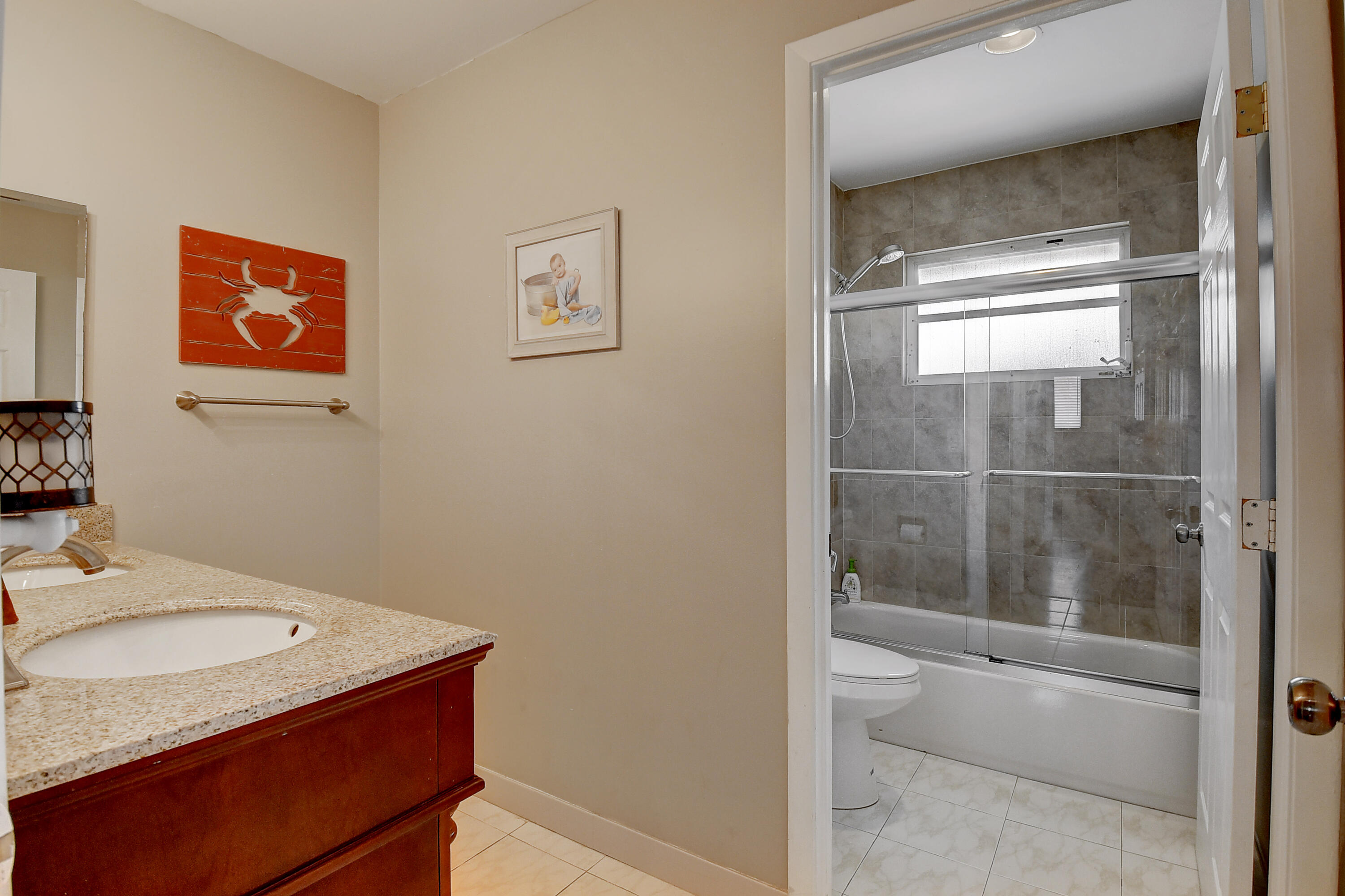 10340 Sunstream Lane Boca Raton, FL 33428 - Photo 24 of 34 2nd Bathroom