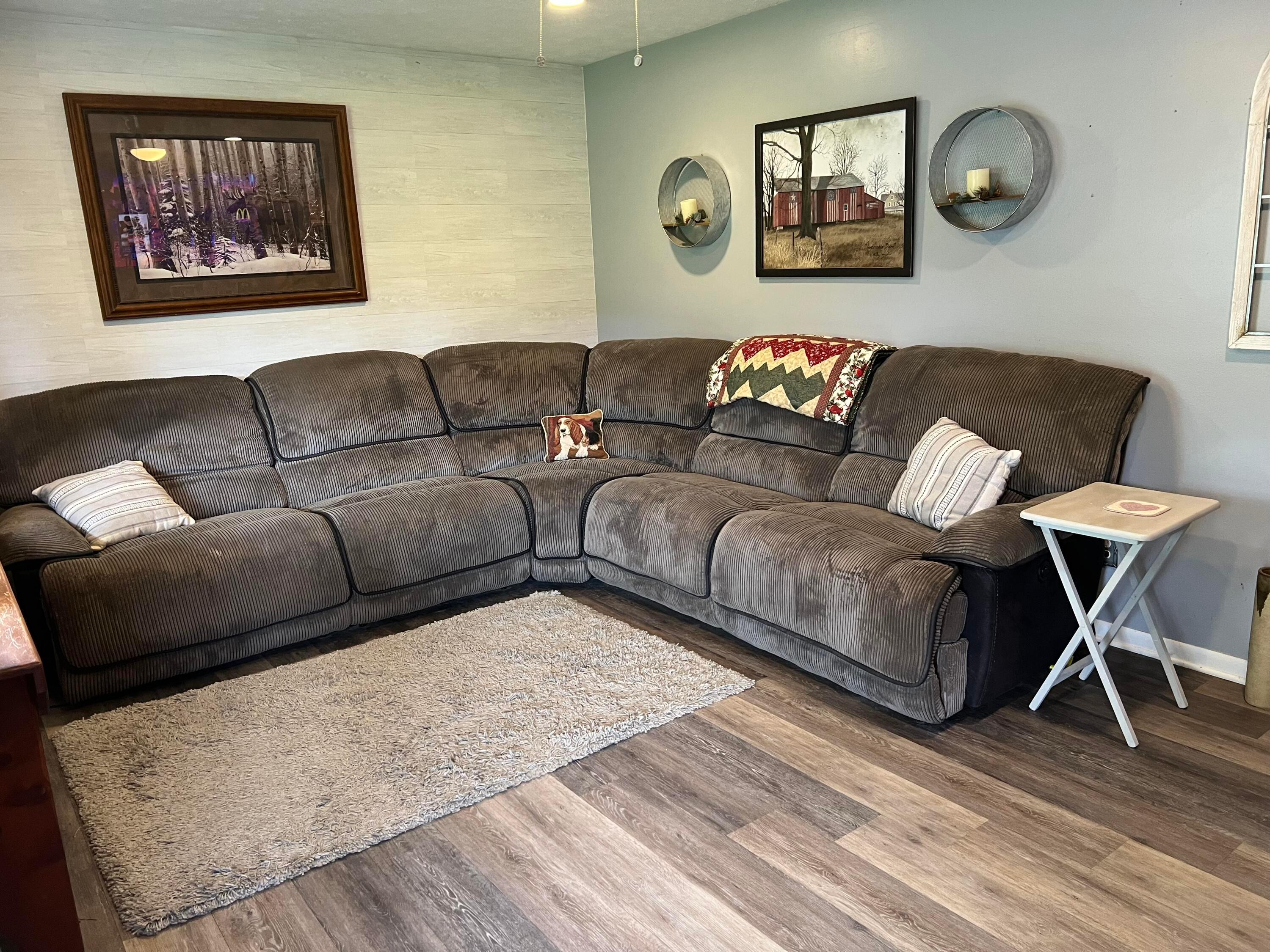 6271 Alkire Road Galloway, OH 43119 - Photo 5 of 27 Living room