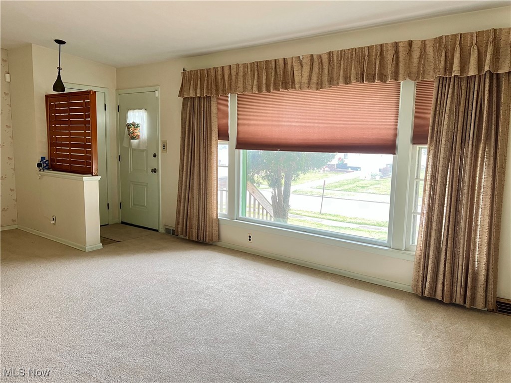 4479 Longleaf Road Warrensville Heights, OH 44128 - Photo 4 of 30 Gallery Image 4