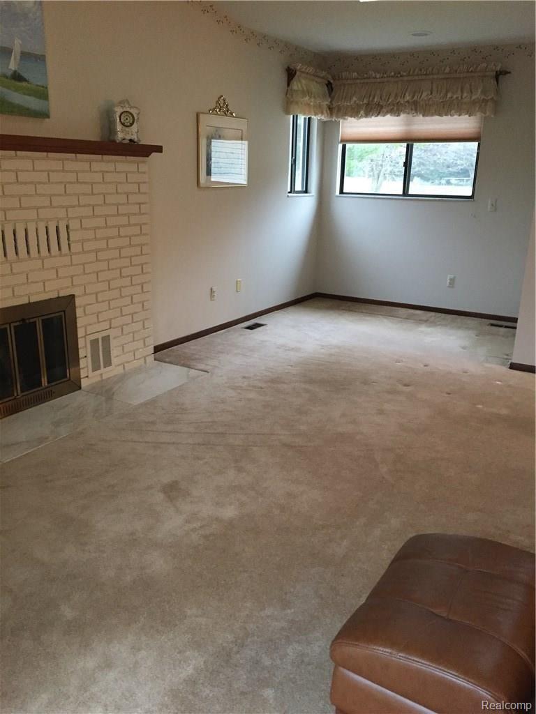 919 Stag Ridge Road Rochester, MI 48309 - Photo 3 of 17 IMG_1493.JPG
