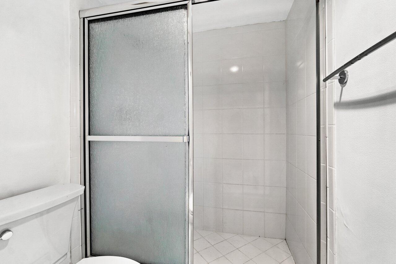 3304 Bridgewood Drive Boca Raton, FL 33434 - Photo 17 of 44 Master Shower
