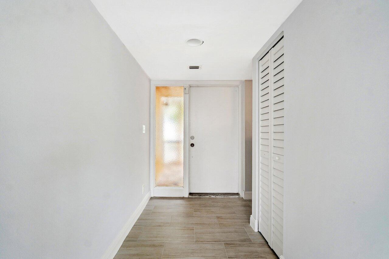 3304 Bridgewood Drive Boca Raton, FL 33434 - Photo 4 of 44 Foyer
