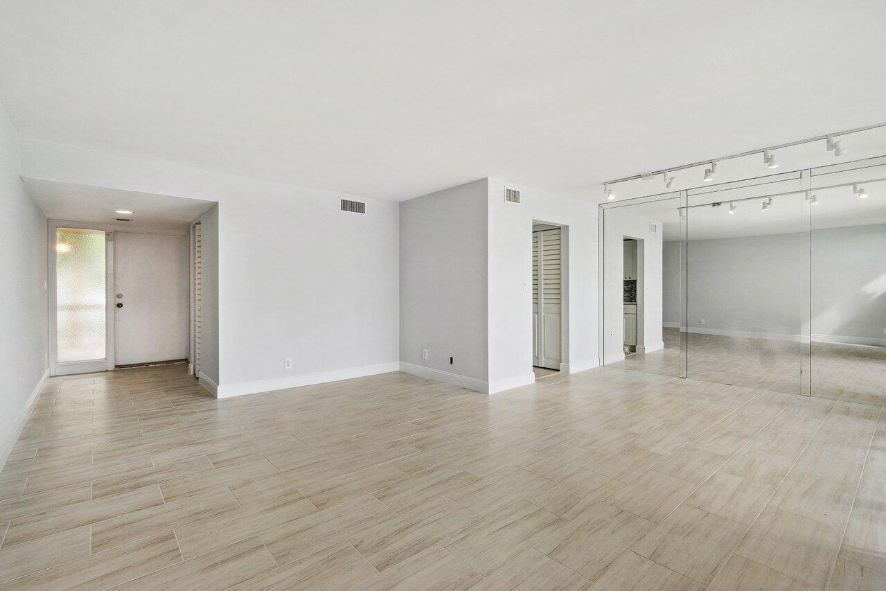 3304 Bridgewood Drive Boca Raton, FL 33434 - Photo 6 of 44 family room/dining