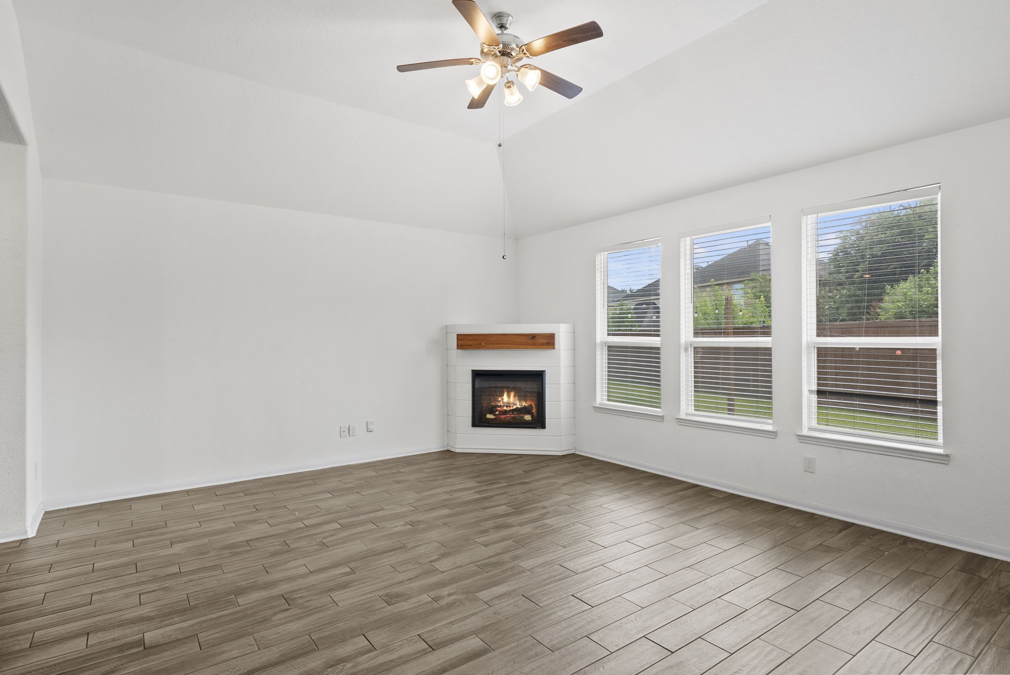 903 Willowick Road Houston, TX 77090 - Photo 19 of 47 Living room