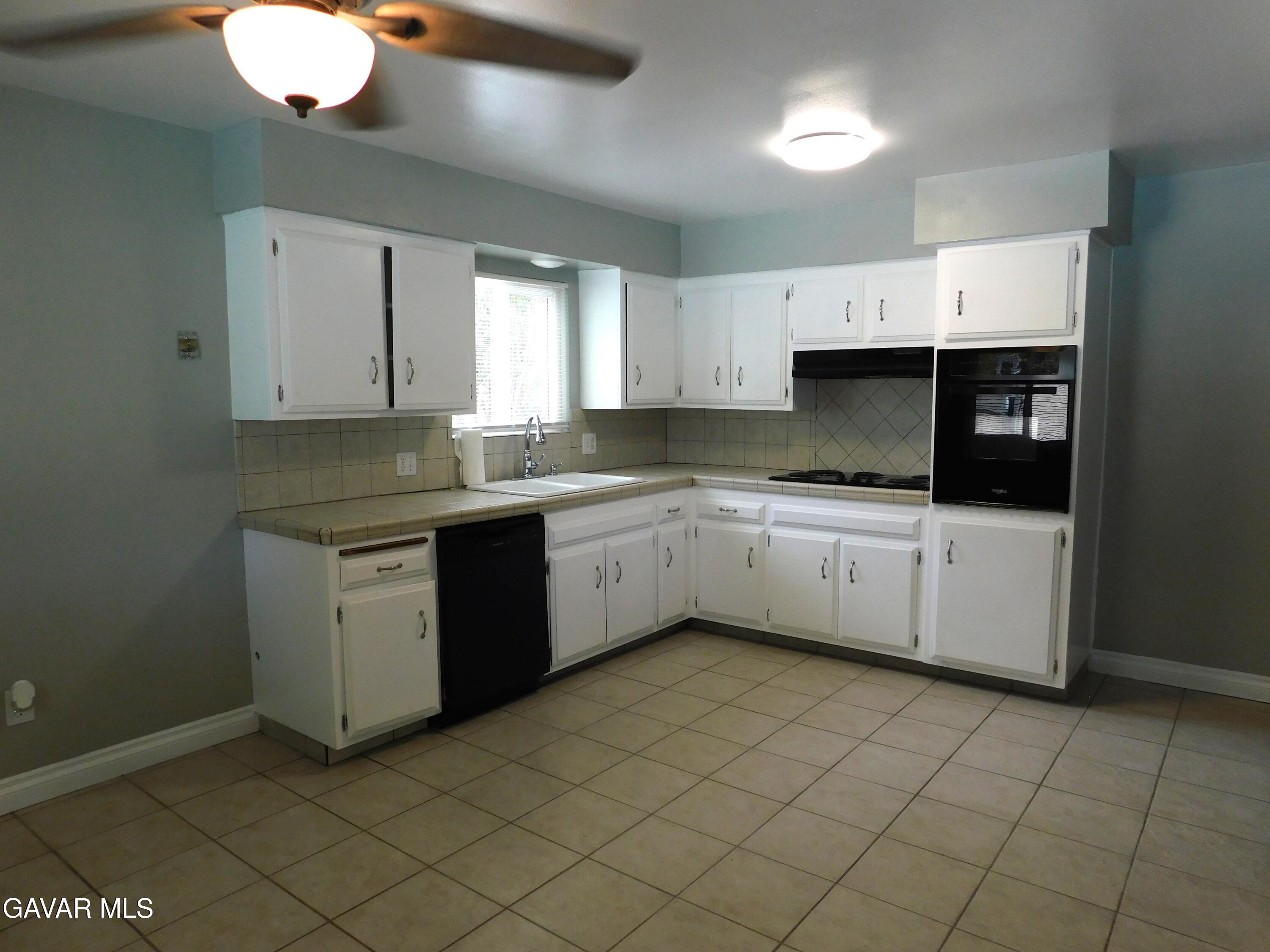 332 West Perdew Avenue Ridgecrest, CA 93555 - Photo 21 of 55 DSCN1193