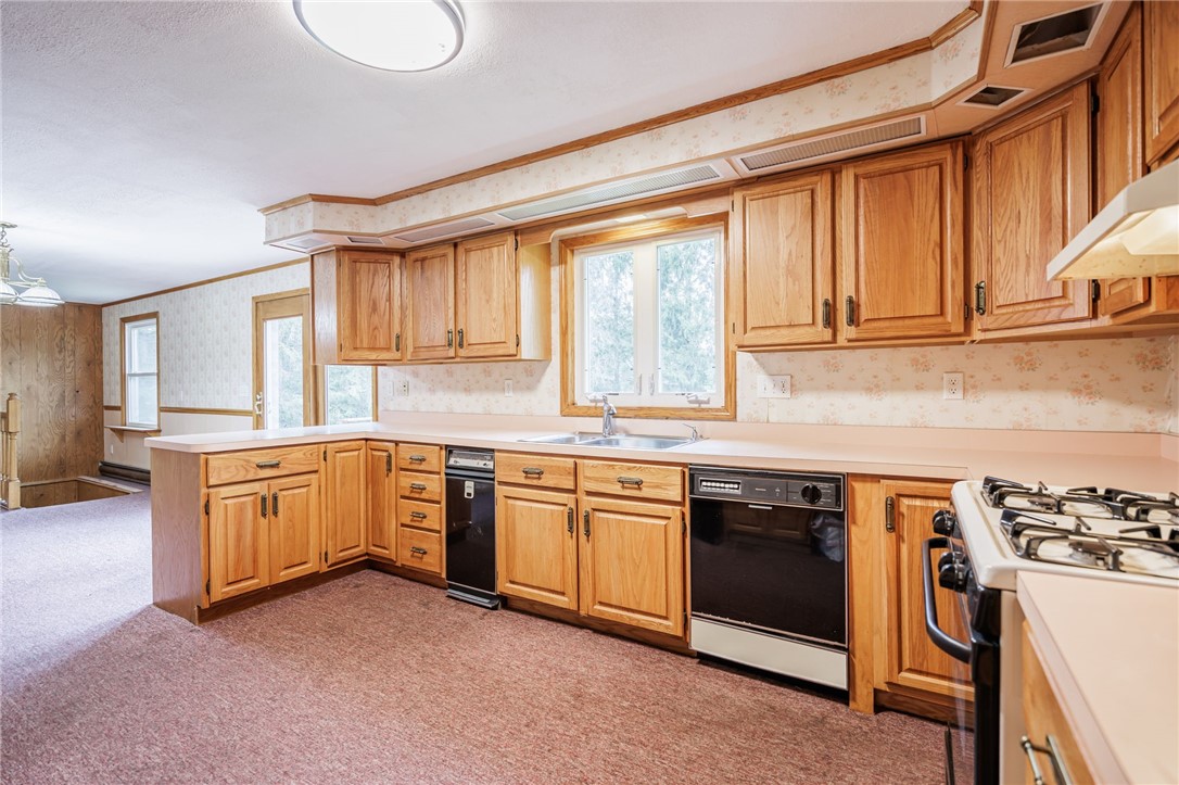 74 Booth Street Manchester, NY 14548 - Photo 6 of 27 Gallery Image 6