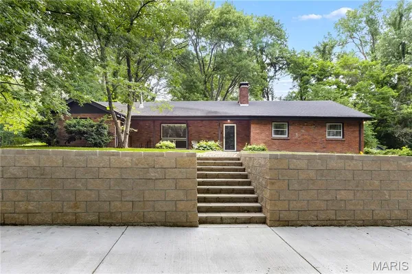 $327,500 | 4115 Charbonier Road, Florissant, MO 63031