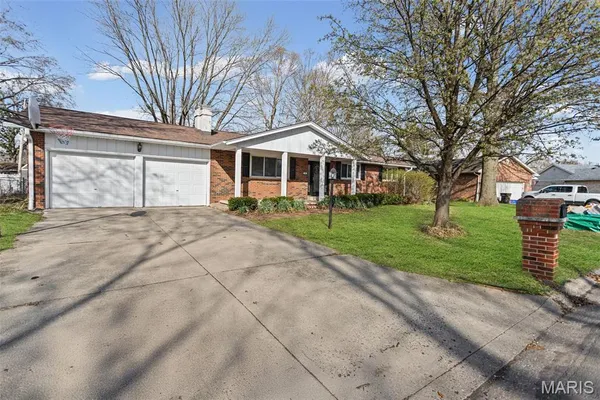 $249,900 | 38 Indian Drive, Wood River, IL 62095